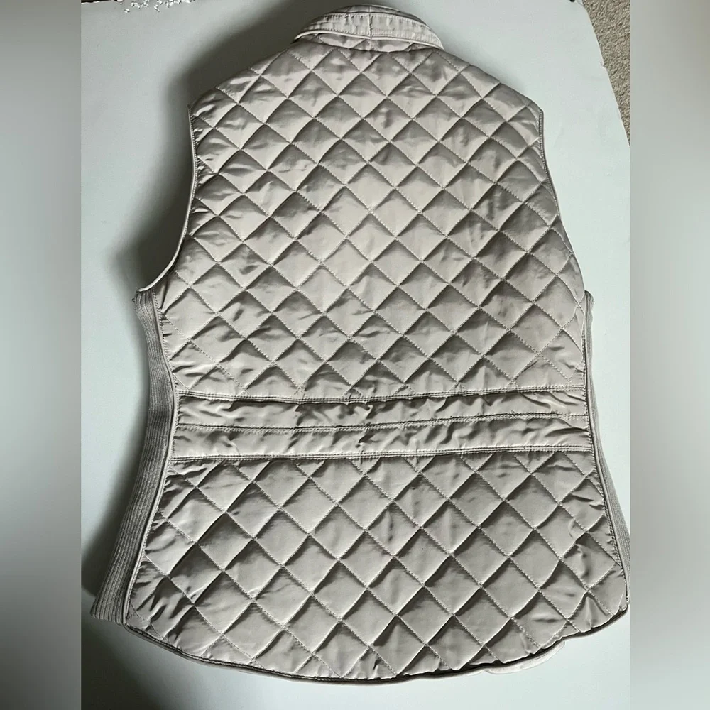 quilted vest zipper on the front - Picture 7 of 7